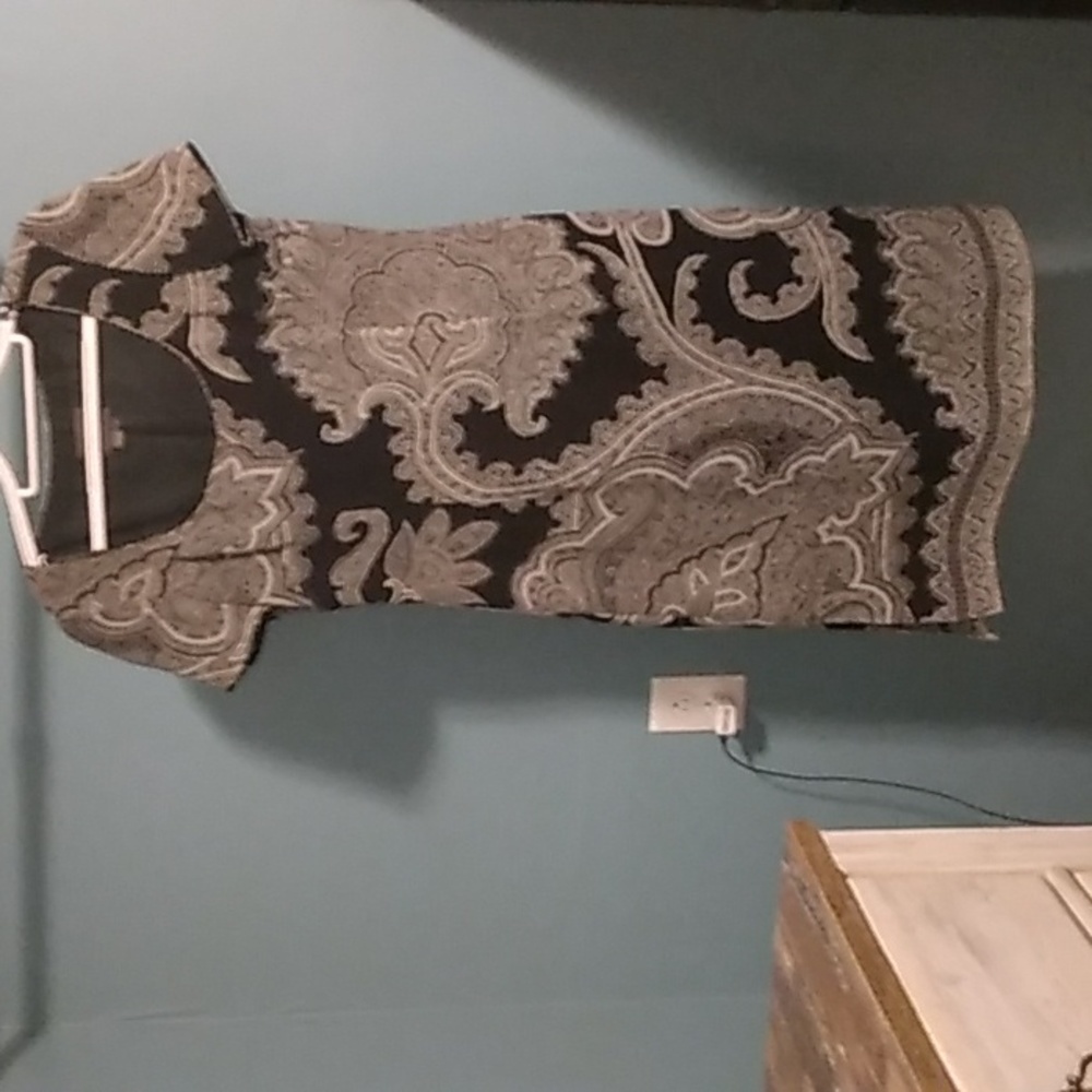 Kay Unger size 8 black dress with gray paisley, cute lite slits on each side